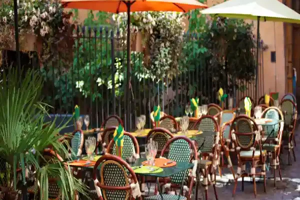 Relaxed Dining Experience
